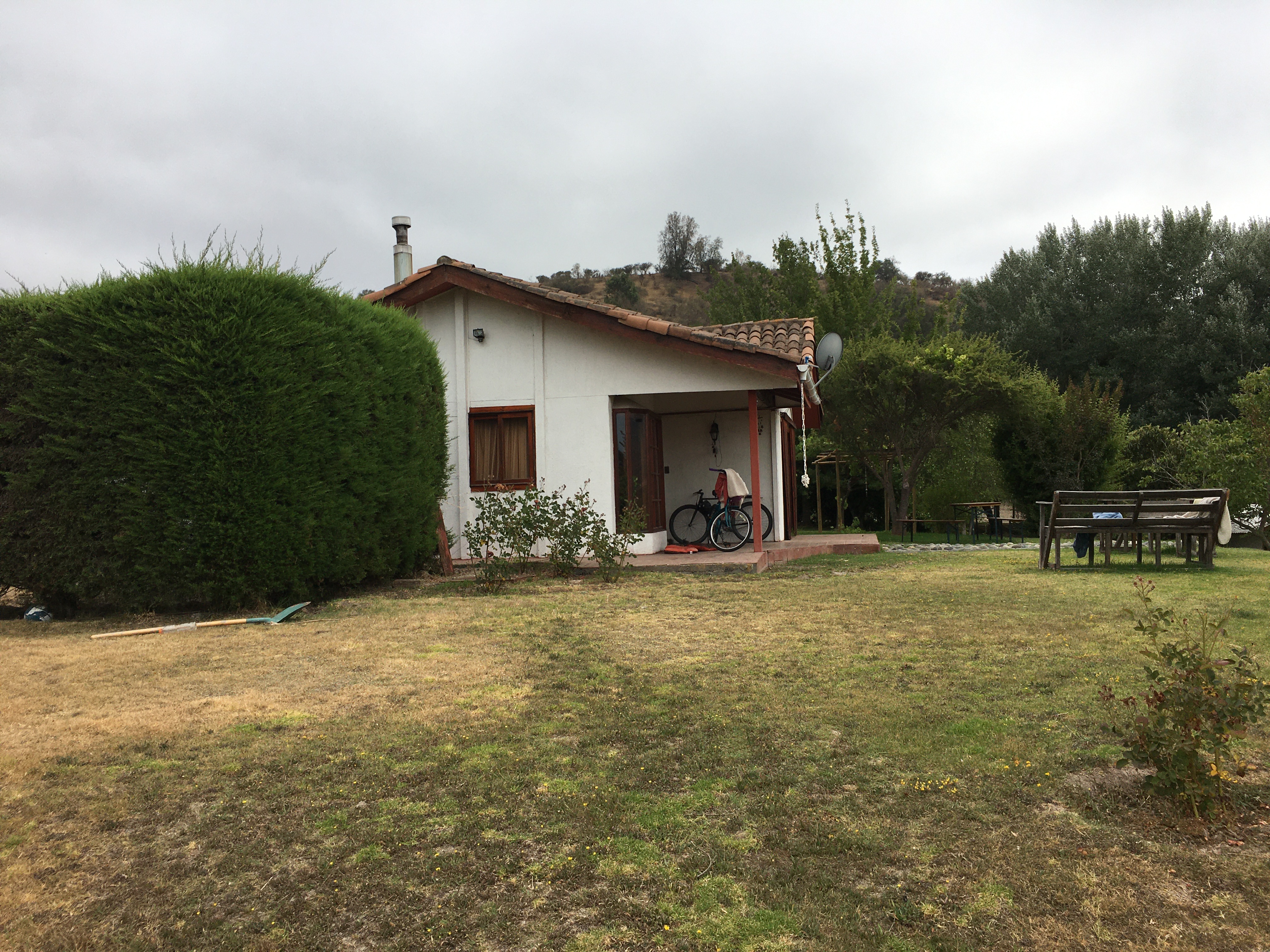 Hermosa parcelita ubicada en una pradera, con suave lomaje, linda vista, hermoso valle, ideal para descanso. Acceso con portón.