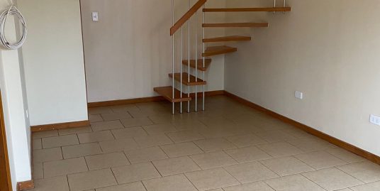 EN ARRIENDO!!… Impecable casa en sector residencial Altos el Maitén, Melipilla. $490.000.-