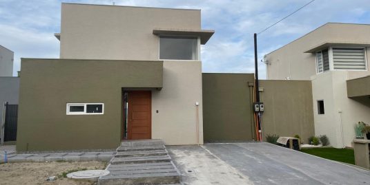 Preciosa propiedad nueva en arriendo, emplazada en sector exclusivo de nuestra ciudad, Condominio Los Paltos, Melipilla.